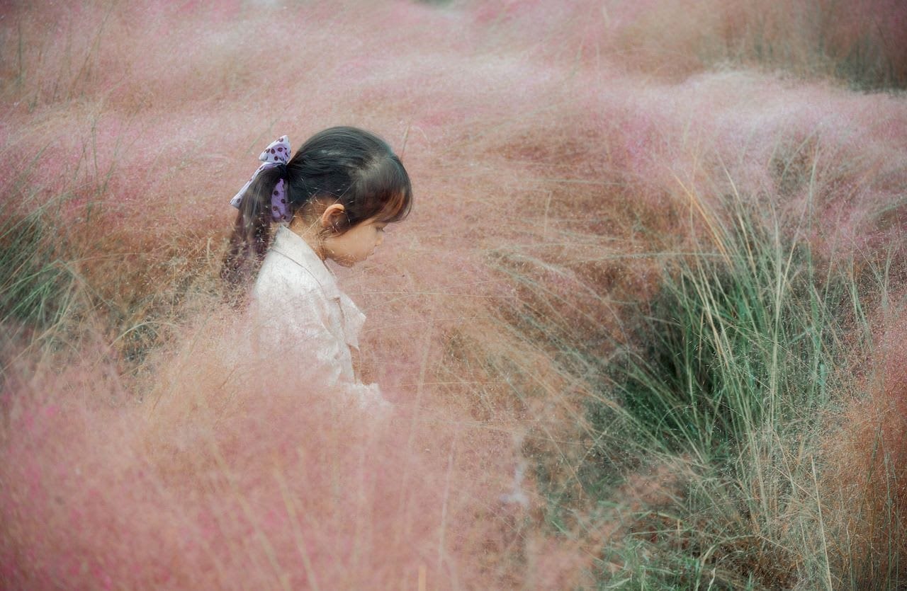 Childhood Mistrust Shapes Our Adult Perception of Judgment!